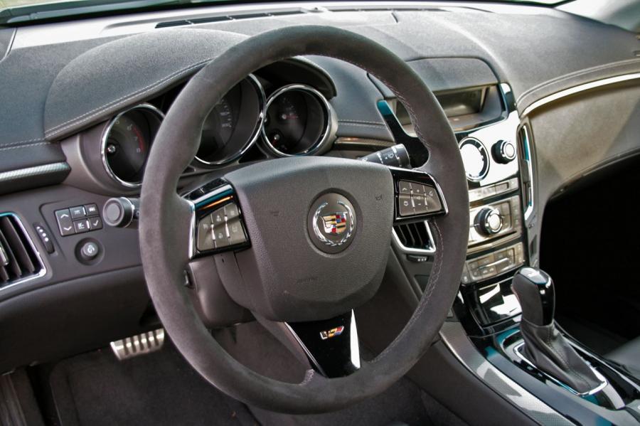  Cadillac CTS-V Coupe 2010 года  (фото 119 из 315)